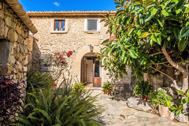 Exclusive traditional mallorcan villa for holiday rental in Pollensa