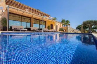 Marvellous Holiday Villa with private pool in Puerto Alcudia, Mallorca