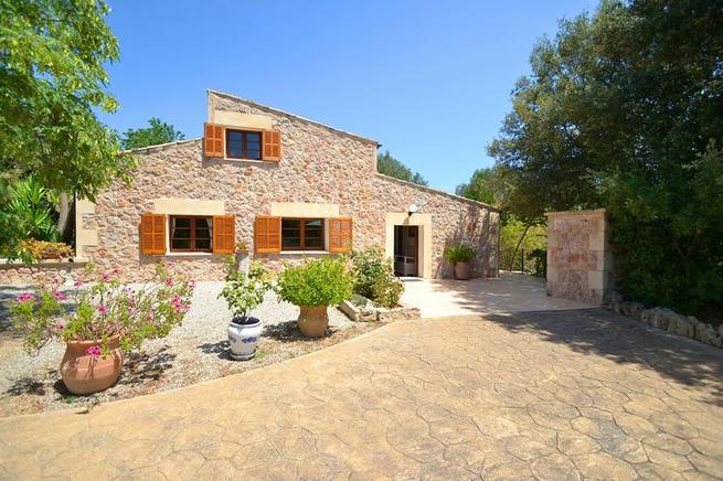 Rural houses in mallorca ideal for couples, outskirts of the town of Alcúdia
