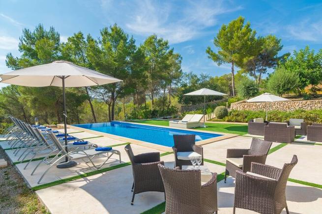 A Private, Tranquil Retreat ideal for family vacation rentals in Portocolom