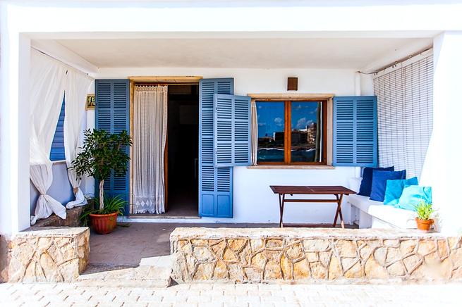 Casa Gaviota - Frontline house is perfect for couples and friends in Mallorca