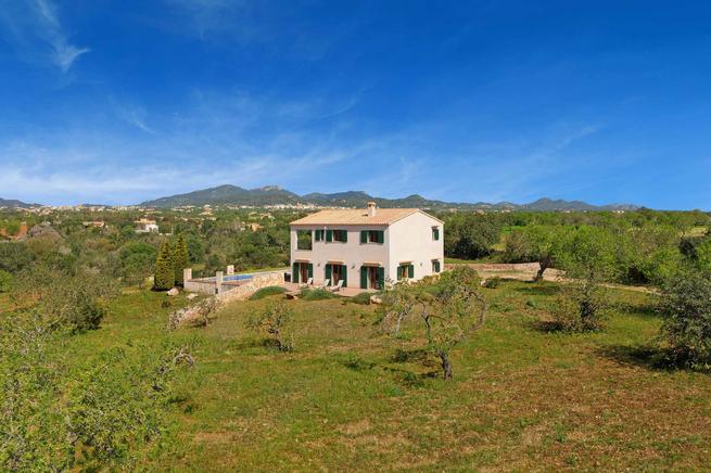 Villa Xiquetes is a it is a beautiful villa located in Santanyi, Mallorca
