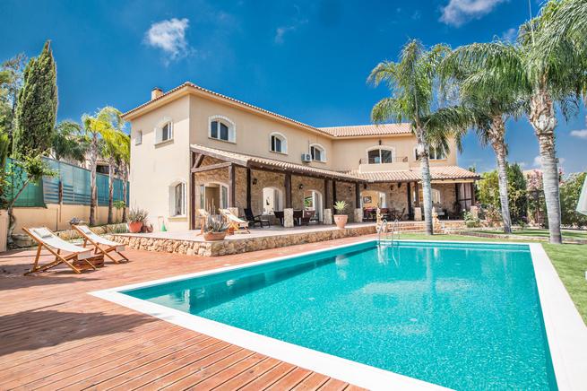 Private and Luxury 5 bedroom villa with private pool and sea views