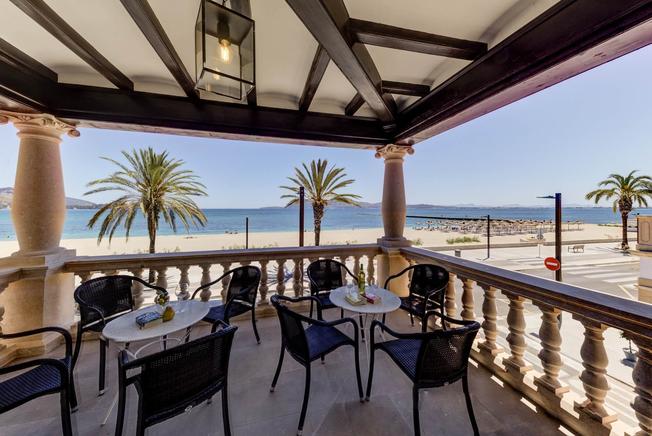 Villa Can Silver is located in a frontline to the sea in Puerto Pollensa, Mallorca