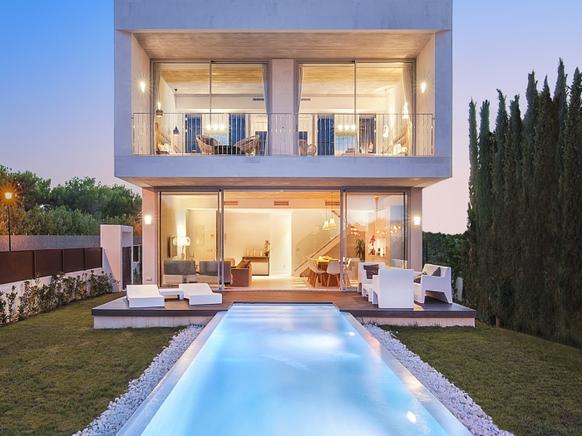 Spectacular design villa ideal for renting in summer in Alcudia
