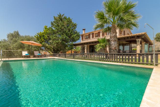 luxury villa perfect for your holidays, book now. Puerto Alcudia