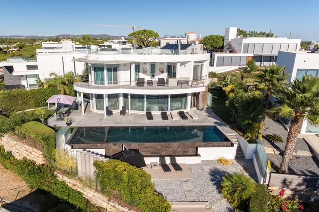Stunning retreat villa rental in Almancil, Algarve, Portugal