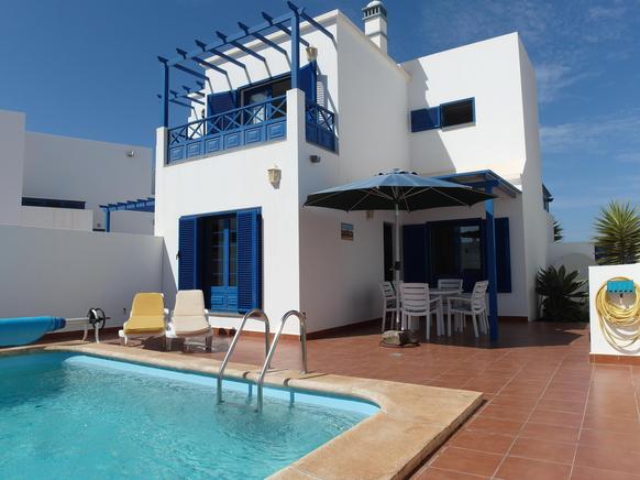 Holiday villa in Lanzarote, Canary Islands with private swimming pool