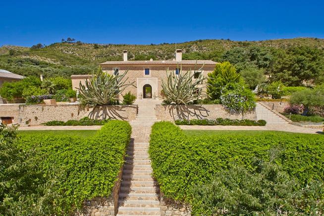 Idyllic Countryside Villa with private pool in Alcudia, Mallorca