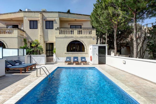 Spacious and luxury property to rent in Mellieha, Isla de Malta