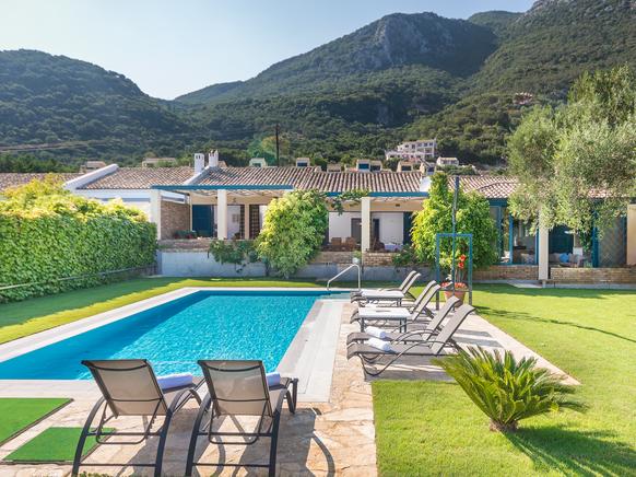 Frontline villa for rent in the best holiday destinations in Barbati, Corfu