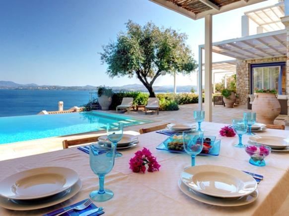 Seafront holiday villa in Barbati, Corfú, Greece