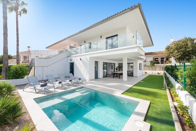 Wonderful holidays in this spectacular villa with private pool Alcudia, Majorca
