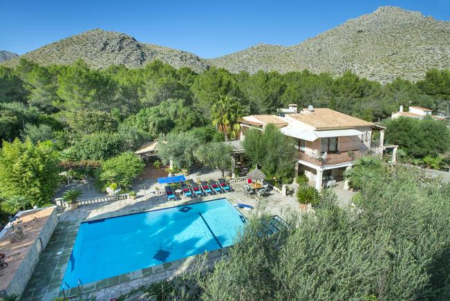 A tipical Mediterranean Villa with big private pool and lovely gardens, Puerto Pollensa