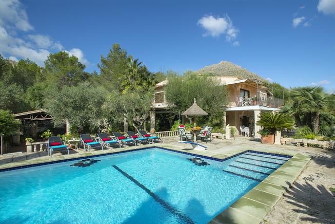 A tipical Mediterranean Villa with big private pool and lovely gardens, Puerto Pollensa