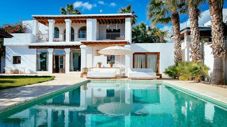 Holiday rentals in Ibiza, villa with private swimming pool