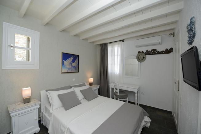 luxury apartment ideal for couples for rent in Kalafatis, Mykonos, Greece