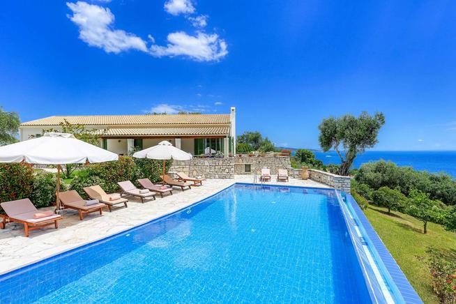 Frontline and sea views villa for rent in Kalami, Corfú, Greek island