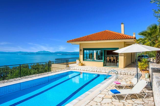 Waterfront and sea view villa to rent in Cofru