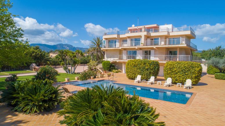 Luxury holiday villa ideal for child friendly in Palma De Mallorca, Spain