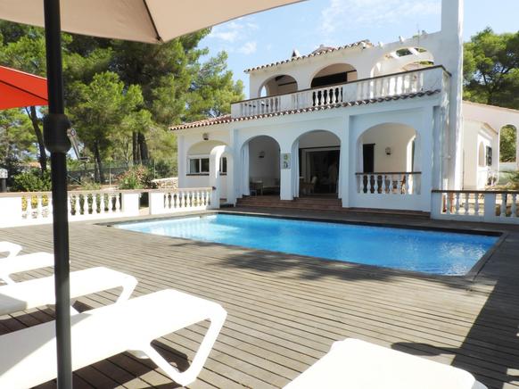 Picture-Perfect Villa with private pool in Son Parc, Menorca