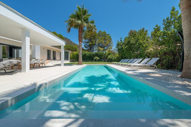 Impressive villa with a private pool for 8 people in Costa dels Pins, Cala Millor, Mallorca