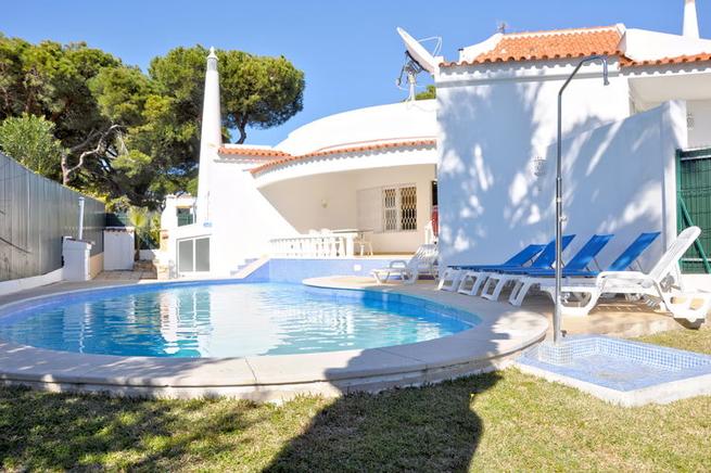 Excellent villa for your holidays in Pinhal da Marina, Algarve, Portugal