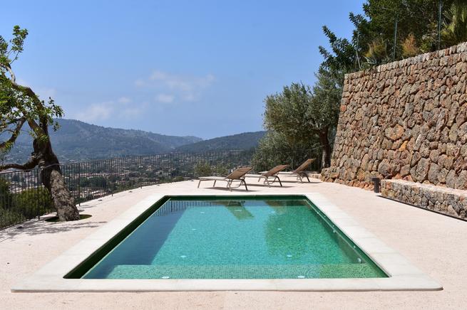 Marvellous rustic Villa in Serra de Tramuntana with 2 pools
