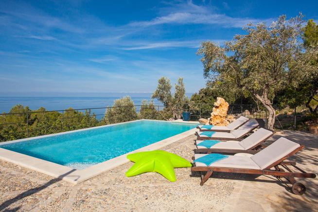 Rustic and elegant stone villa with beautiful views of the sea in Deia