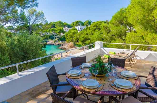 Summer villa with stunning views and direct access to the beach of Cala dOr, Santanyi