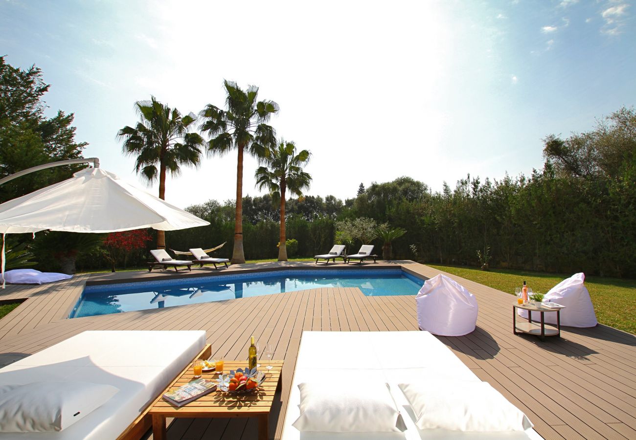 Modern Palmeras is an impressive and sophisticated luxury villa in Pollensa, Mallorca