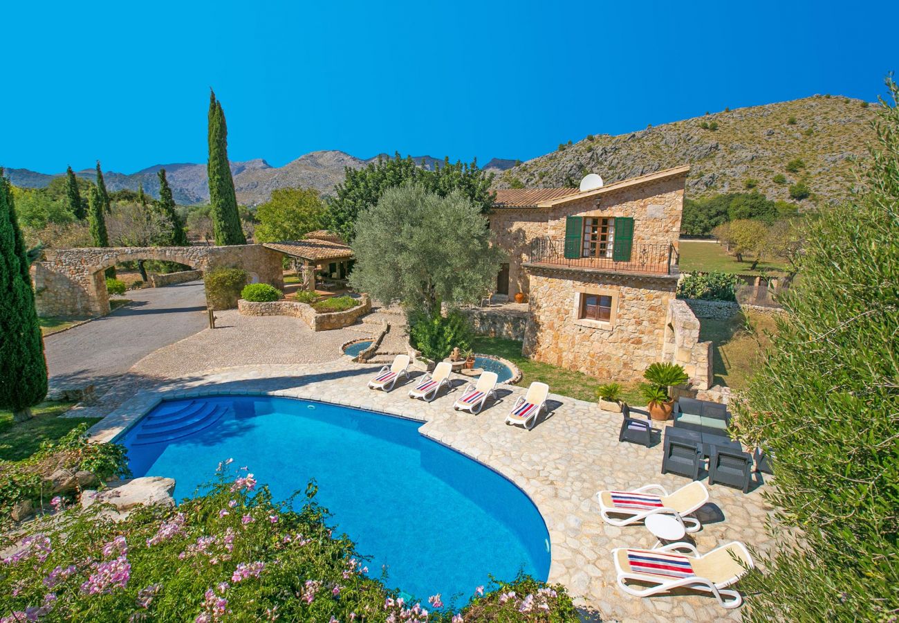 Bennassar is an astounding villa with private swimming pool in Pollensa, Mallorca