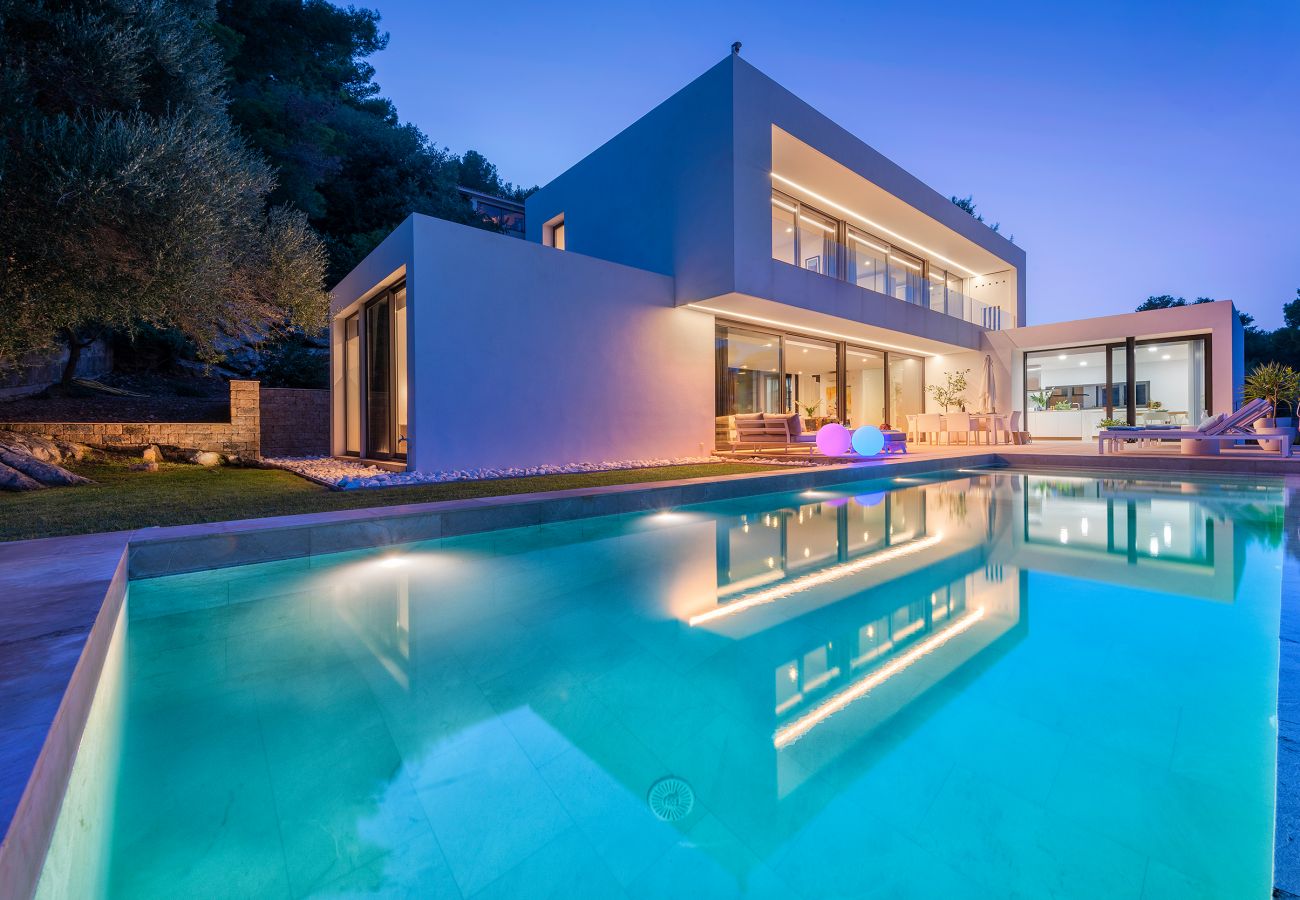 Villa Blanca is a stunning holiday villa with a private swimming pool in Puerto Pollensa