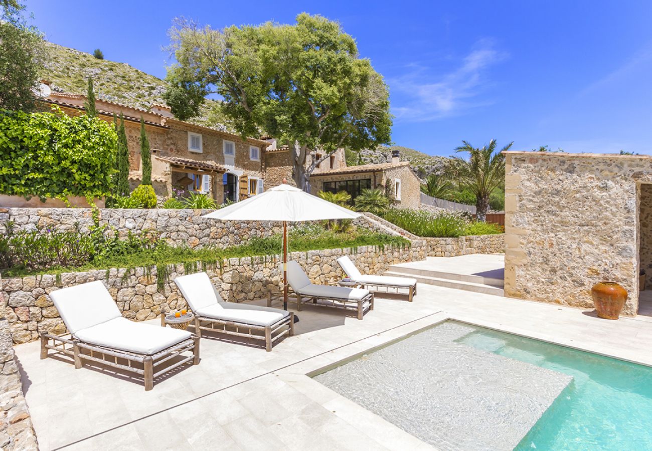 Can Suau Petit is a beautiful villa with a private swimming pool in Puerto Pollensa, Mallorca