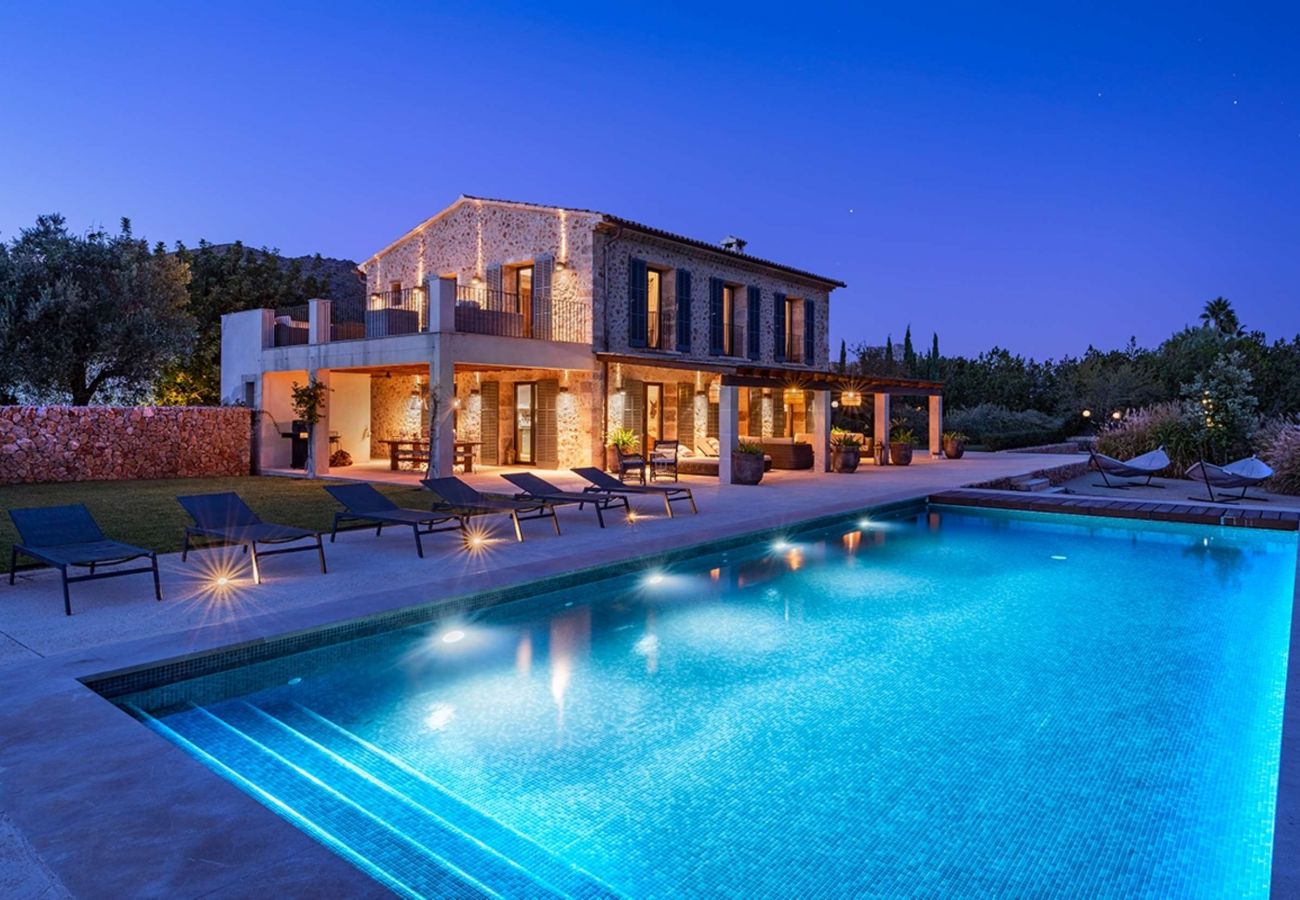 Can Pelut is a fantastic holiday villa with a private swimming pool in Puerto Pollensa, Mallorca