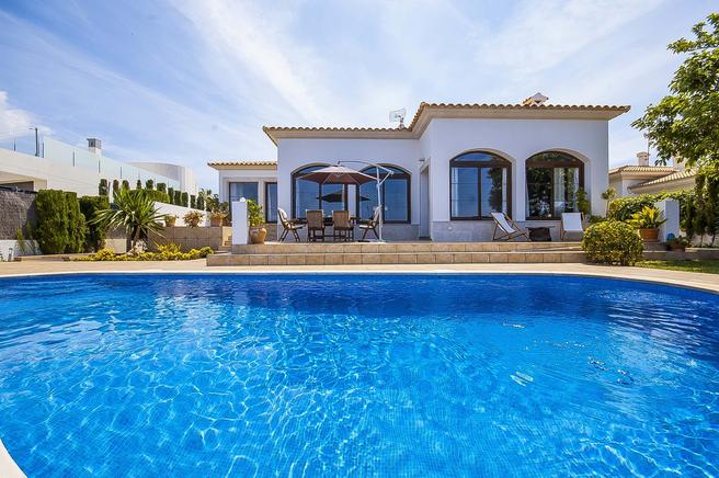Luxury villa to rent in Cala Blava, Palma de Mallorca