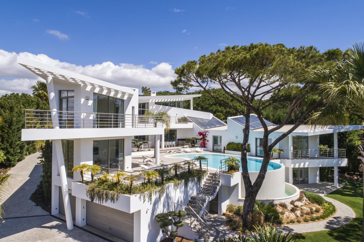 Modern Villa rentals in location Quinta do Lago, Algarve
