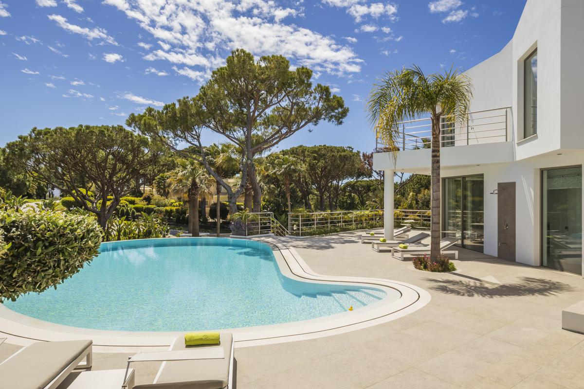 Modern Villa rentals in location Quinta do Lago, Algarve