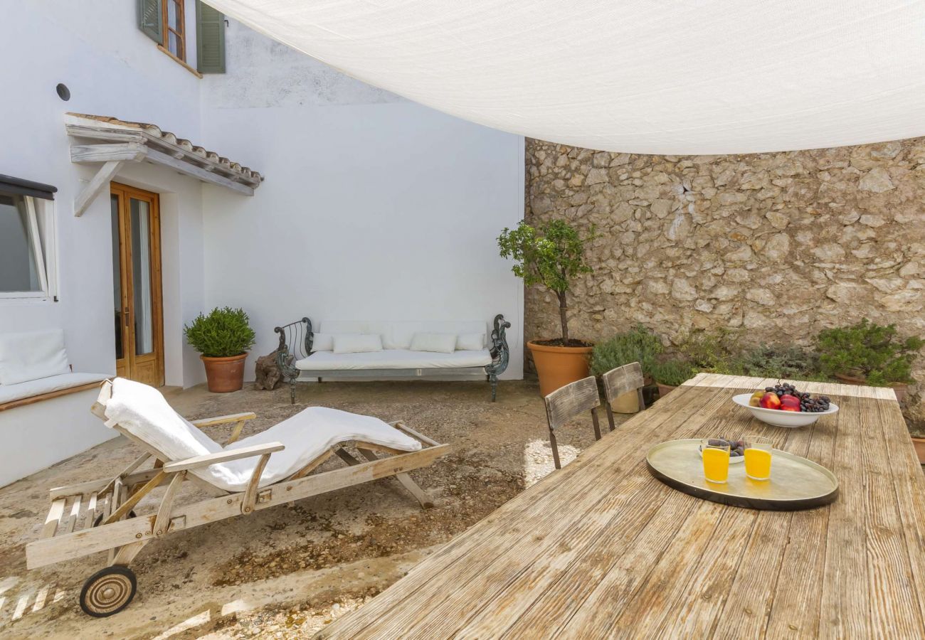Can Felip is a Holiday Townhouse in Pollensa, Mallorca