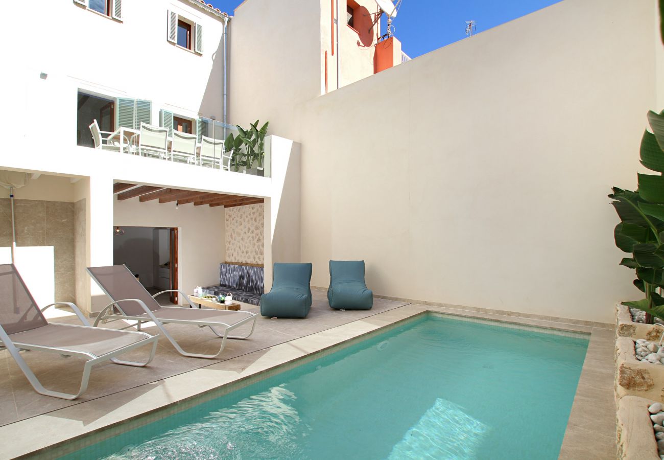 Pius Eleven is a Holiday Townhouse in Pollensa, Mallorca