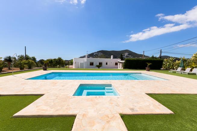Nice traditional ibizencan house for rent in Santa Eulalia