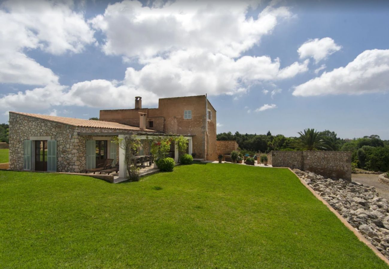 Finca Can Perdiu is a Holiday Villa in Santanyi, Mallorca