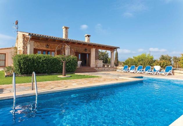 Wonderful holiday villa with a private swimming pool in Alcudia, Mallorca