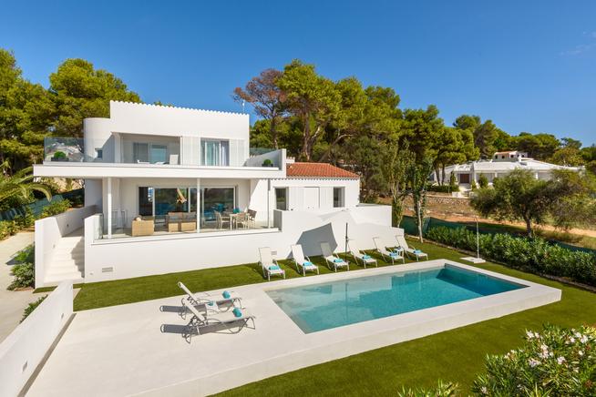Exclusive frontline villa rental in Santo Tomas, Menorca