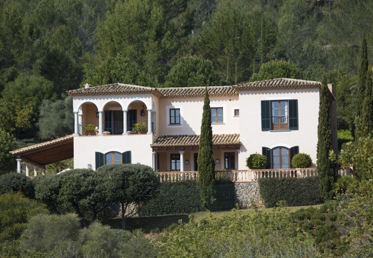 Residencia Baranda Alaro is a Holiday Villa in Alaro, Mallorca