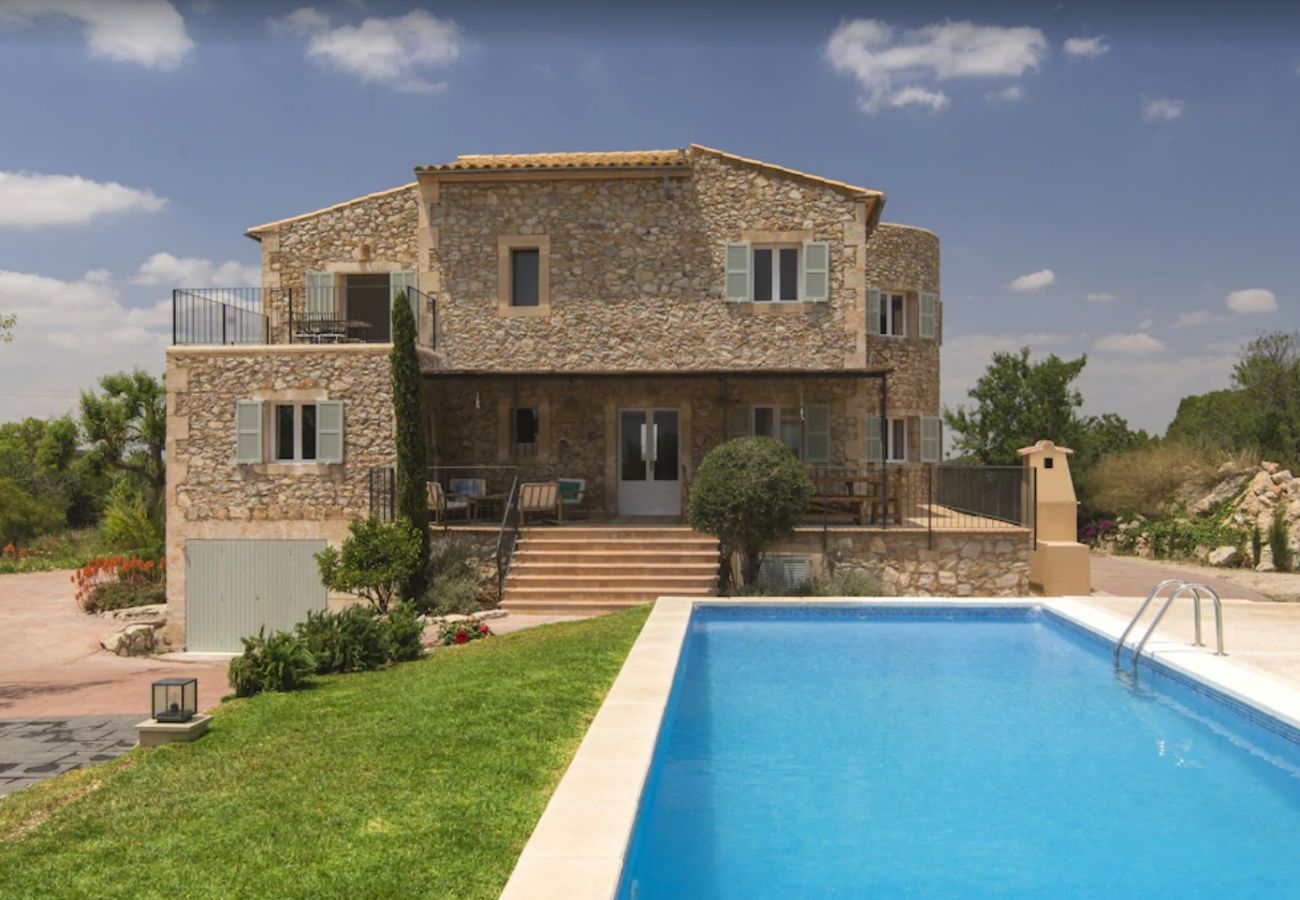 Villa Torres is a Holiday Villa in Felanitx, Mallorca